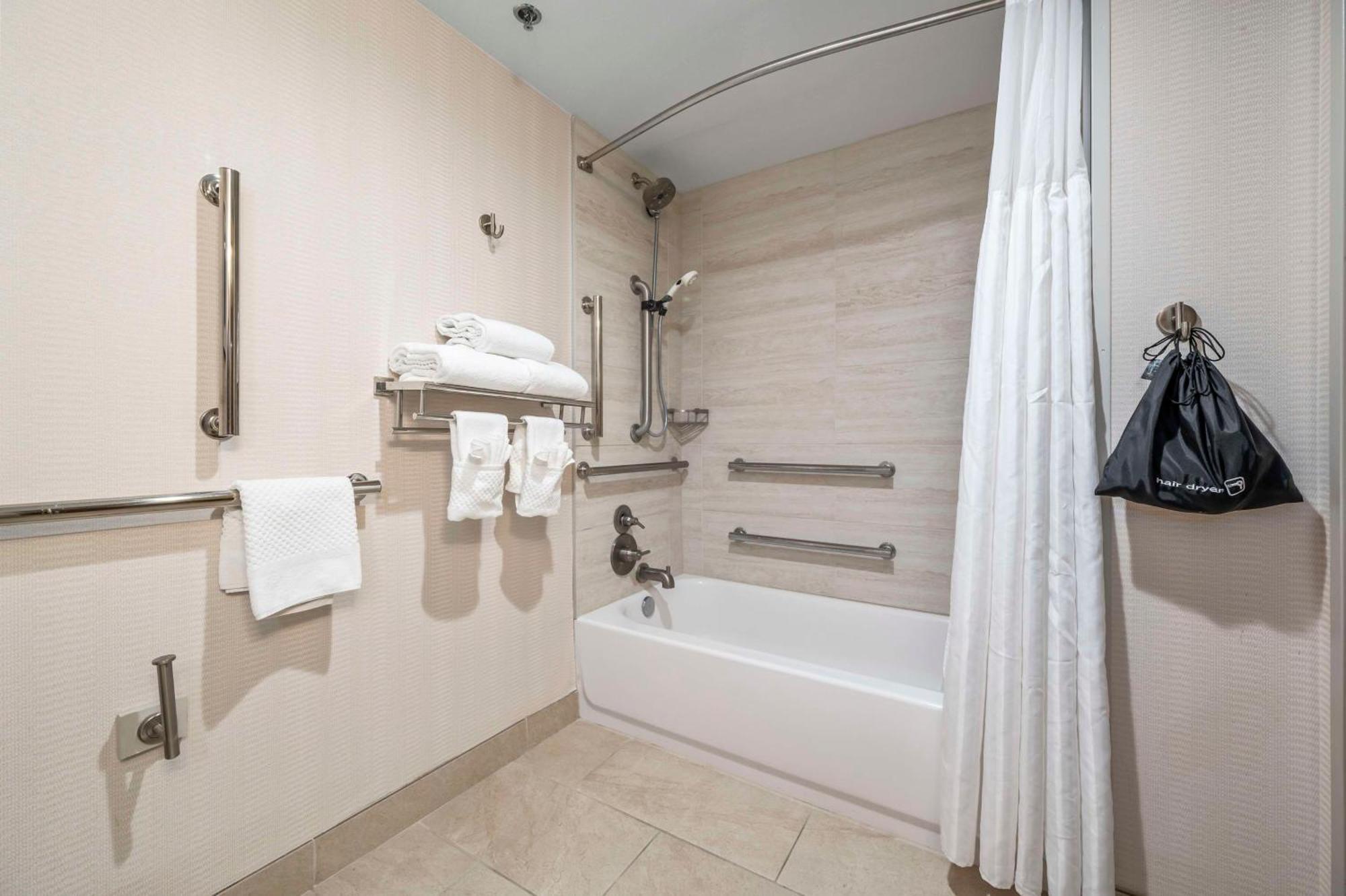 Hotel Doubletree By Hilton Tucson-Reid Park Extérieur photo